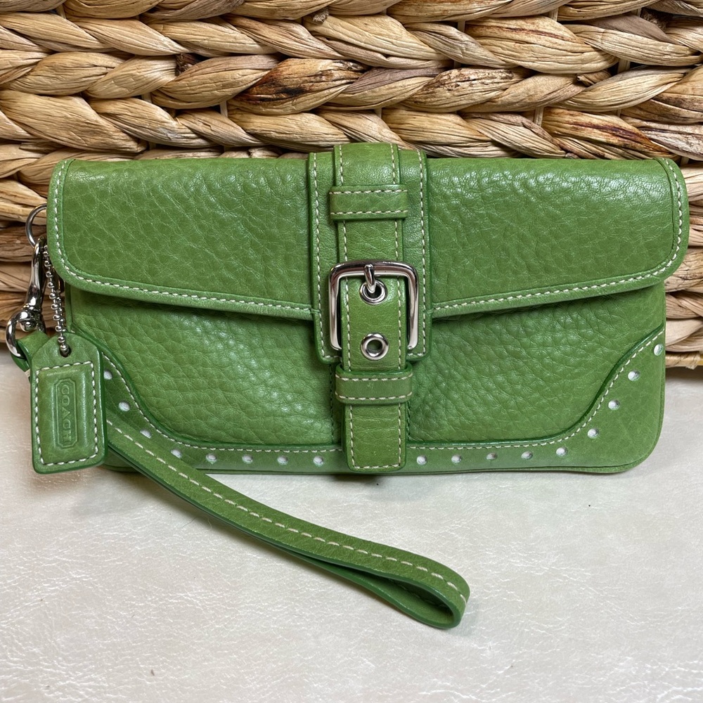 Coach Vintage Rare Green Pebbled Leather Soho Wristlet - Picture 3 of 17